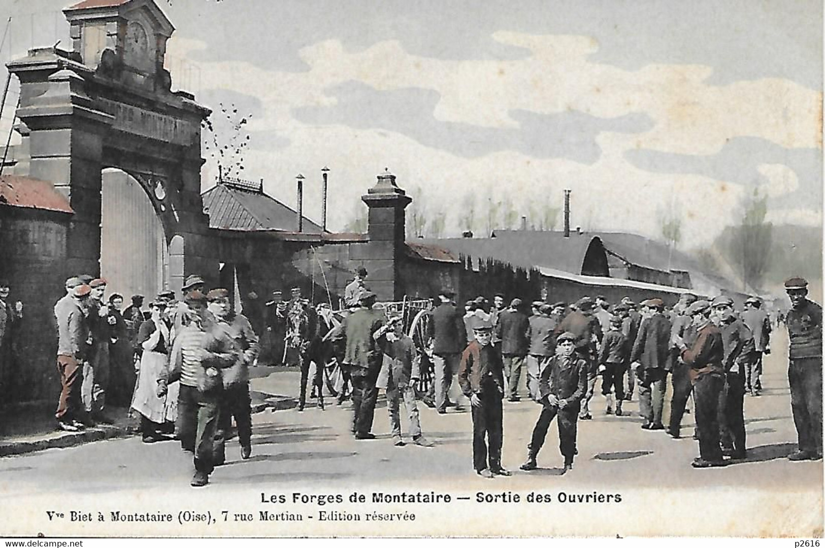 MONTATAIRE -  1907 -  LES FORGES DE MONTATAIRE-  SORTIE DES OUVRIERS -  CARTE COLORISEE - Montataire
