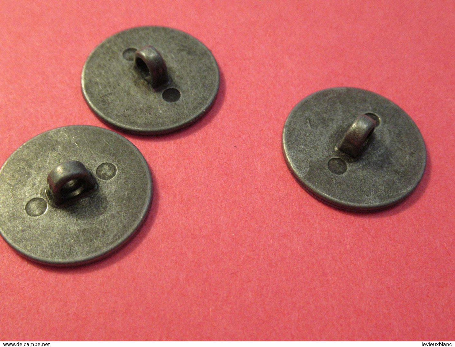 3 Boutons Anciens /Bouton Plat Métallique/  Avec Emblème Aigle à Deux Têtes / Origine ? / époque à Déterminer    BOUT129 - Boutons