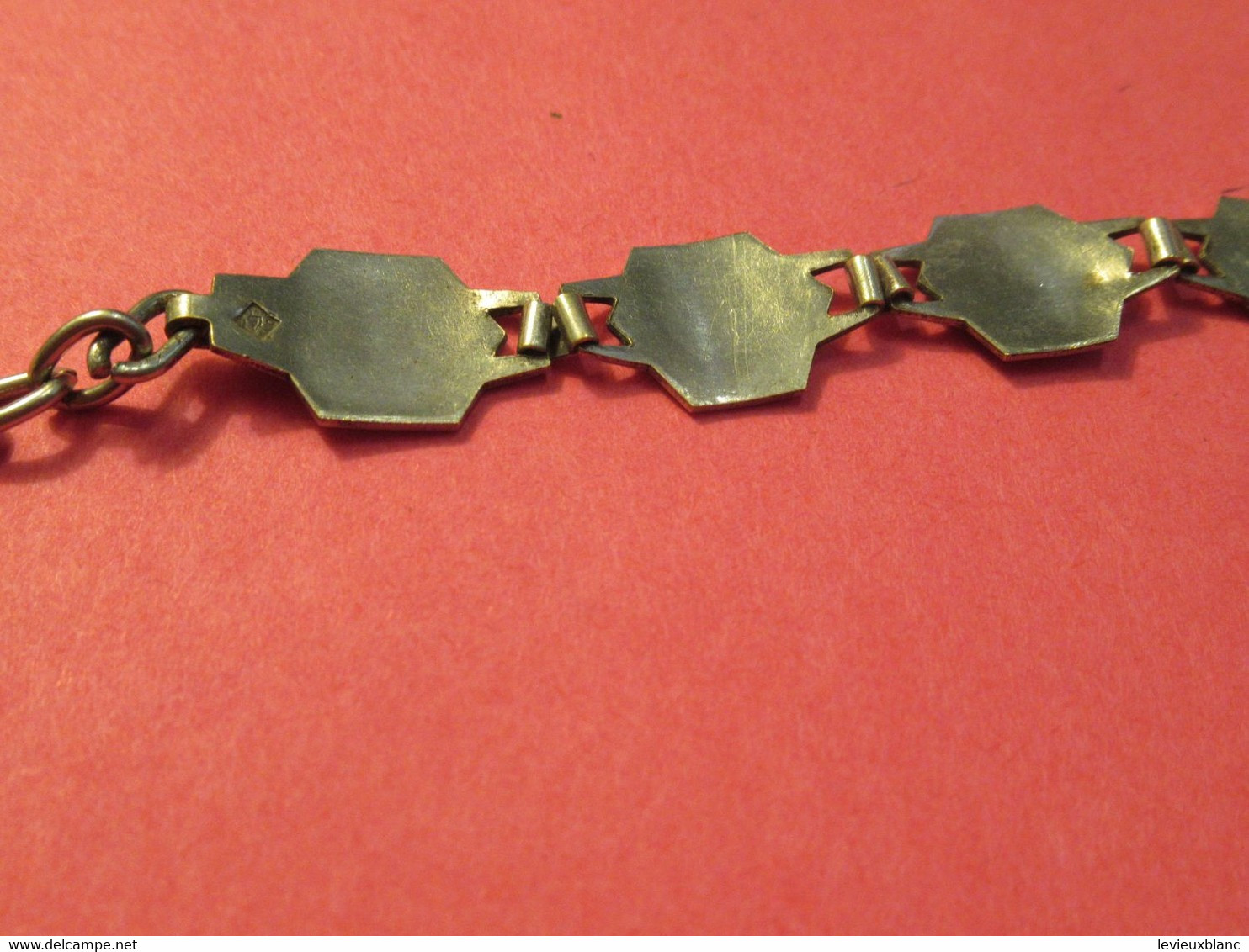 Bracelet métallique argentée ancien de 20 cm/ Monuments de Paris / Art Déco/ Filigrane déposé/Vers 1920    BIJ123
