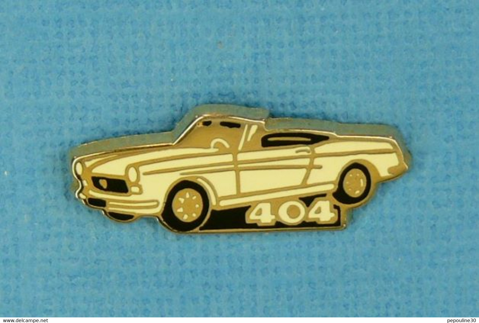 1 PIN'S //  ** MYTHIQUE 404 PEUGEOT CABRIOLET ** . (Helium Paris) - Peugeot