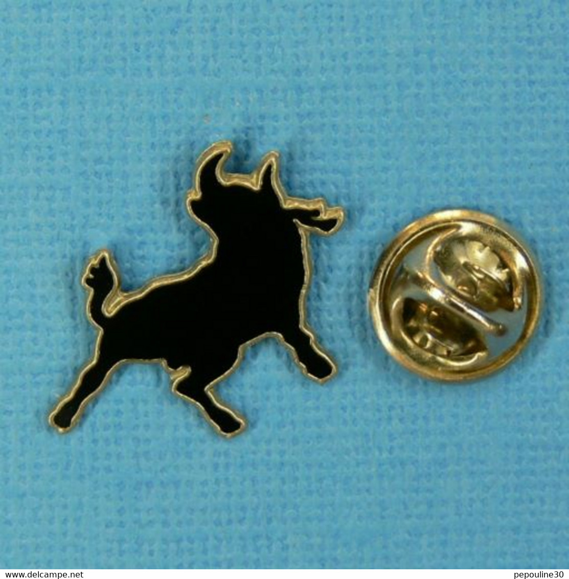 1 PIN'S //  ** TAUROMACHIE / TABLEAU / TORO NOIR ** - Corrida