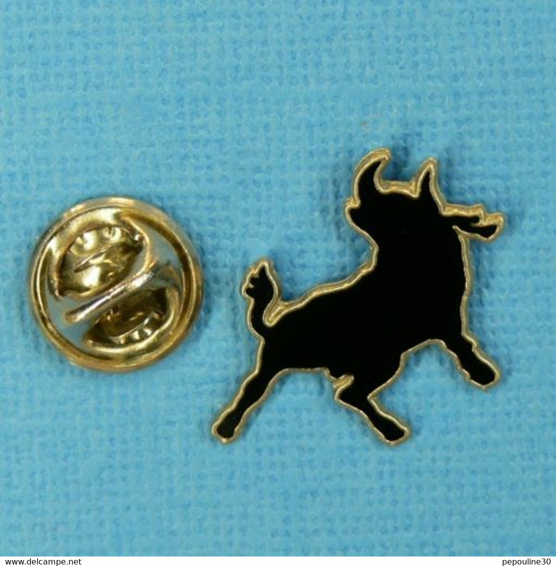 1 PIN'S //  ** TAUROMACHIE / TABLEAU / TORO NOIR ** - Stierkampf