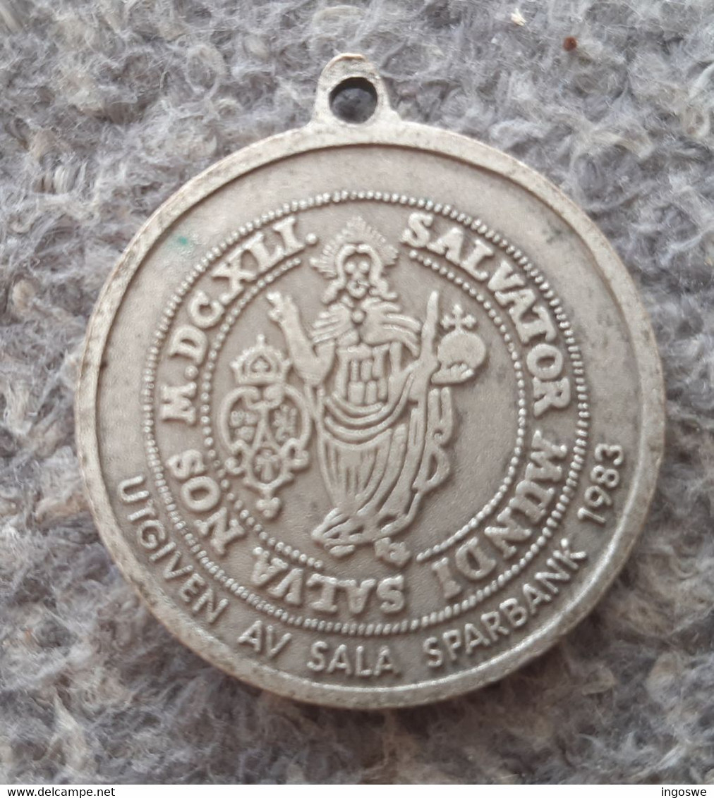 Sweden Interesting Medal From 1983. Showing A Sala Taler From Queen Christina 1639-1641 - Monarchia / Nobiltà