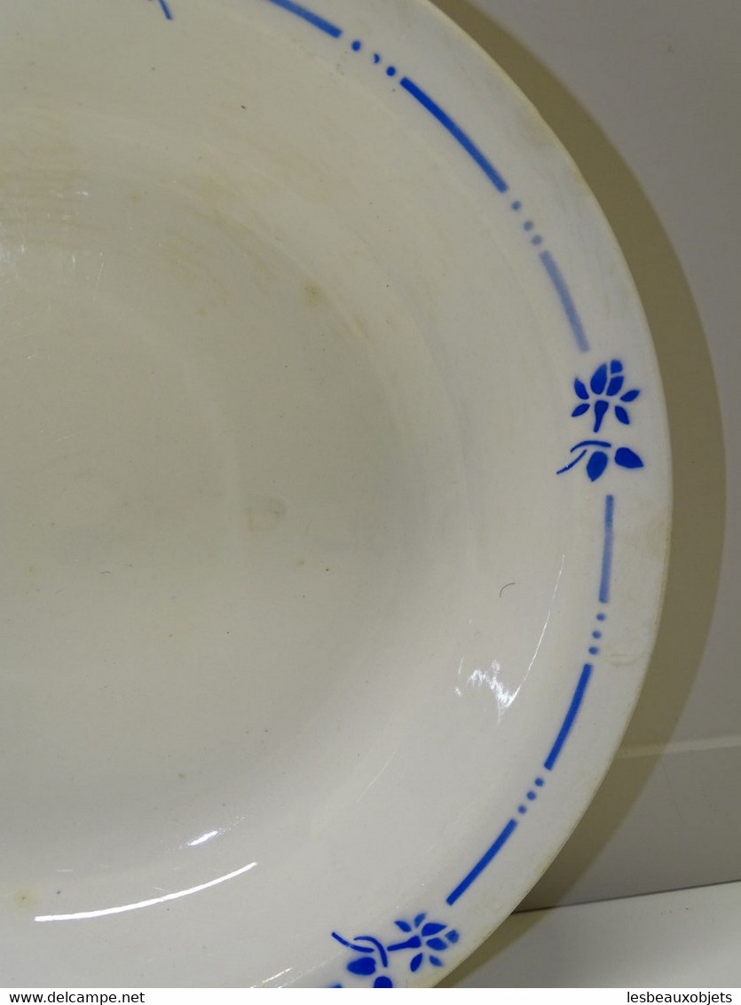 *ANCIEN PLAT ROND CREUX CERAMIQUE ST AMAND GILBERT ART DECO FLEURS BLEUES    E - Saint Amand (FRA)