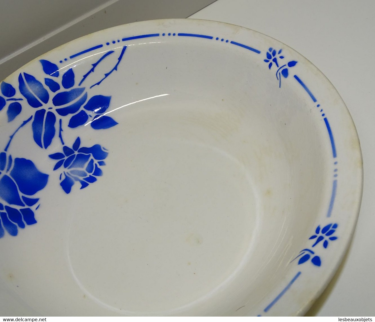 *ANCIEN PLAT ROND CREUX CERAMIQUE ST AMAND GILBERT ART DECO FLEURS BLEUES    E