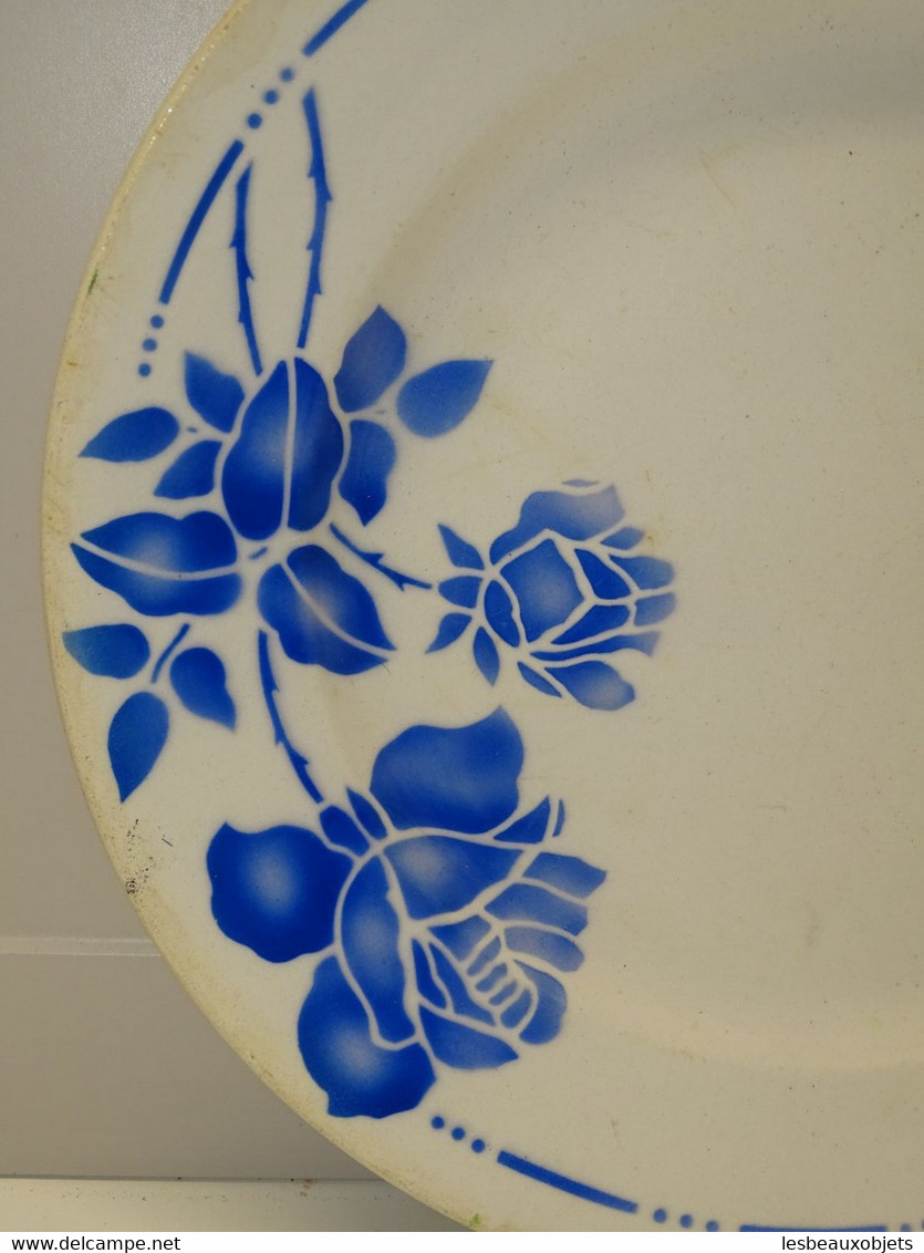 *ANCIEN PLAT ROND PLAT CERAMIQUE ST AMAND GILBERT ART DECO FLEURS BLEUES    E - Saint Amand (FRA)