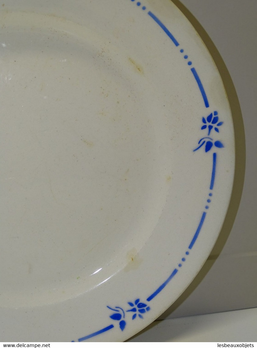 *ANCIEN PLAT ROND PLAT CERAMIQUE ST AMAND GILBERT ART DECO FLEURS BLEUES    E - Saint Amand (FRA)