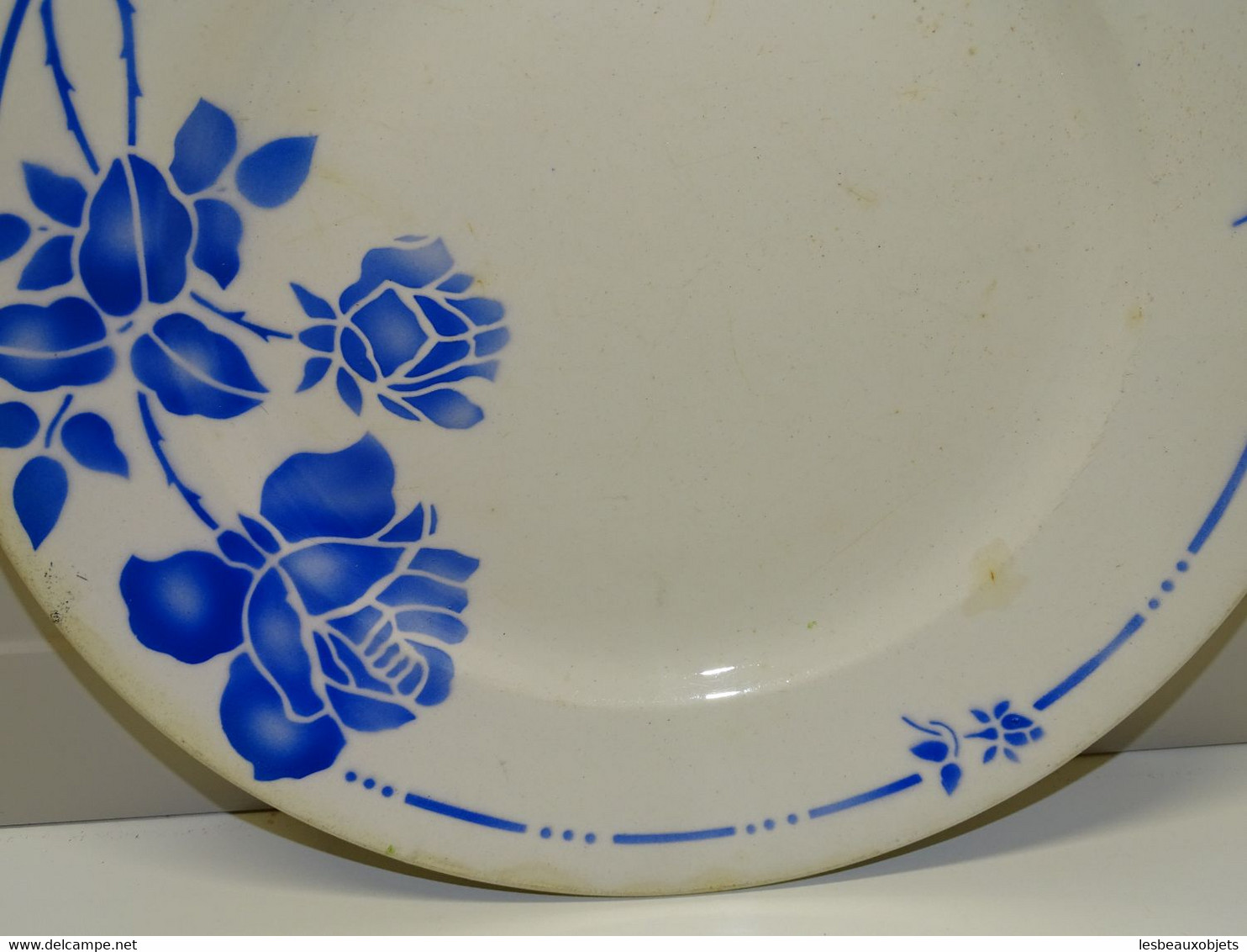 *ANCIEN PLAT ROND PLAT CERAMIQUE ST AMAND GILBERT ART DECO FLEURS BLEUES    E - Saint Amand (FRA)