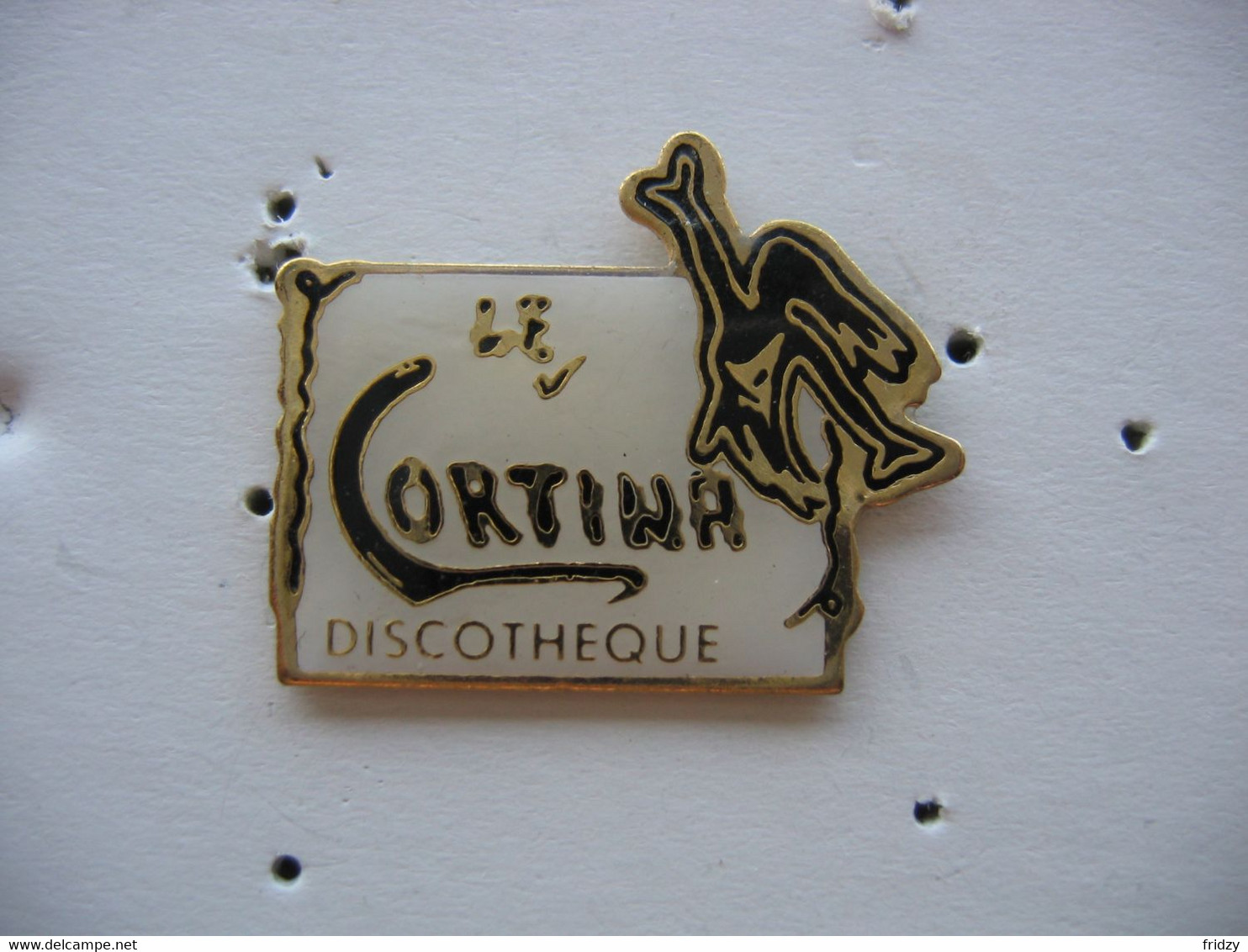 Pin's De La Discothèque "Le CORTINA" - Musique