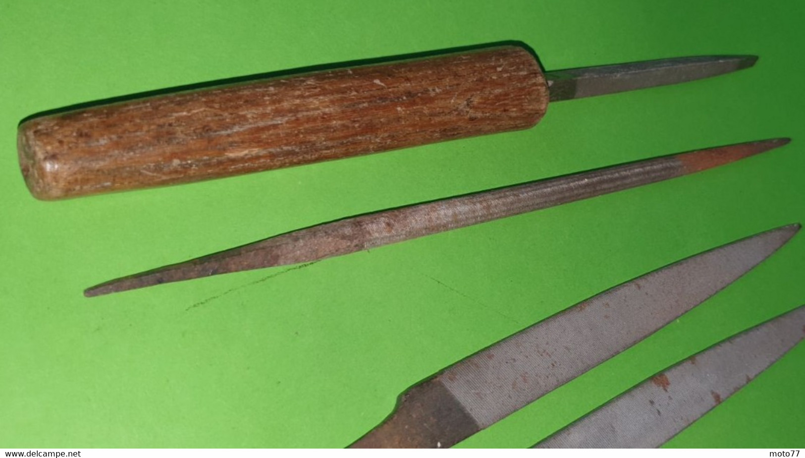 Lot 5 anciens OUTILS - LIMES à métaux : plate ronde triangle -"Laissé dans leurs jus" et 1 "neuve de stock"-vers 1950