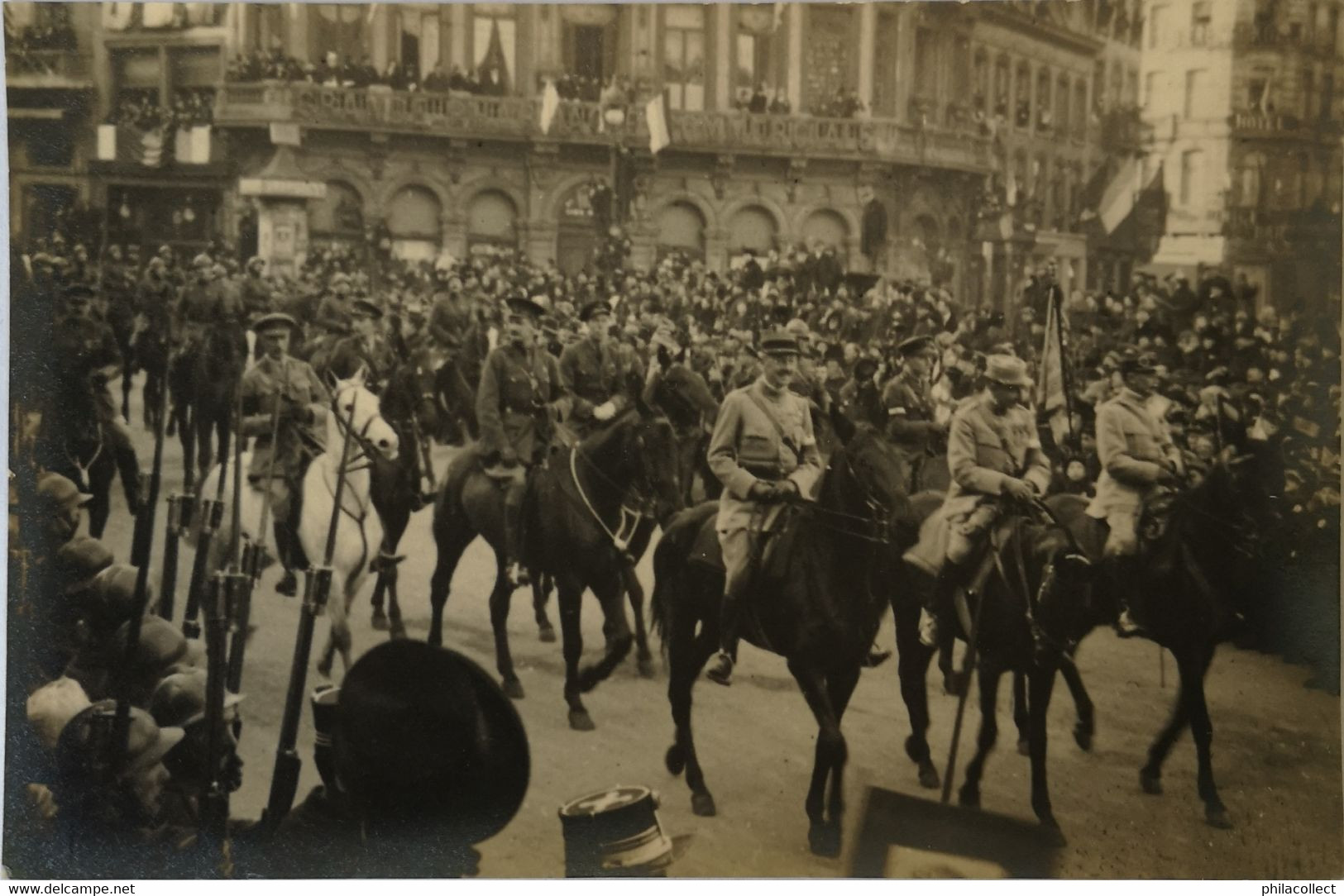 Bruxelles // Carte Photo // Rentree Triomphale Troupes No. 1. (Place Le Brouckere) 22 NOV 1918 - Altri & Non Classificati