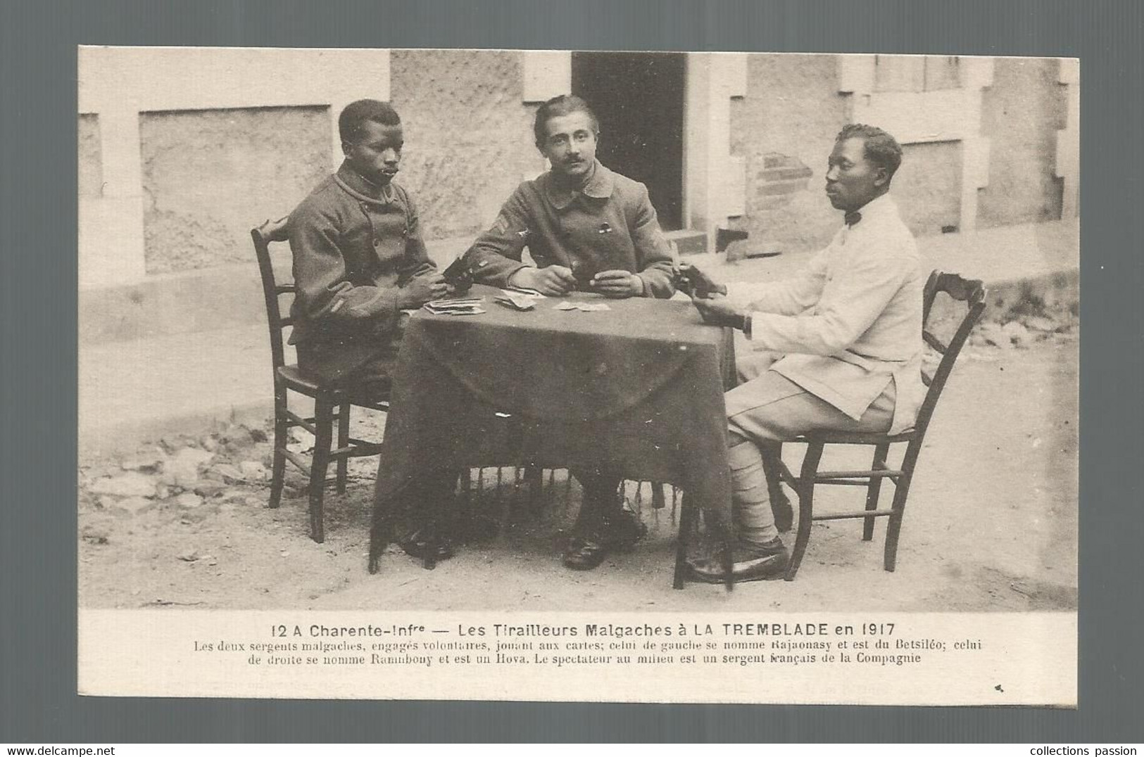 Cp , MILITARIA , Les TIRAILLEURS MALGACHES à LaTREMBLADE En 1917,deux Sergents Jouant Aux Cartes....,vierge - Characters