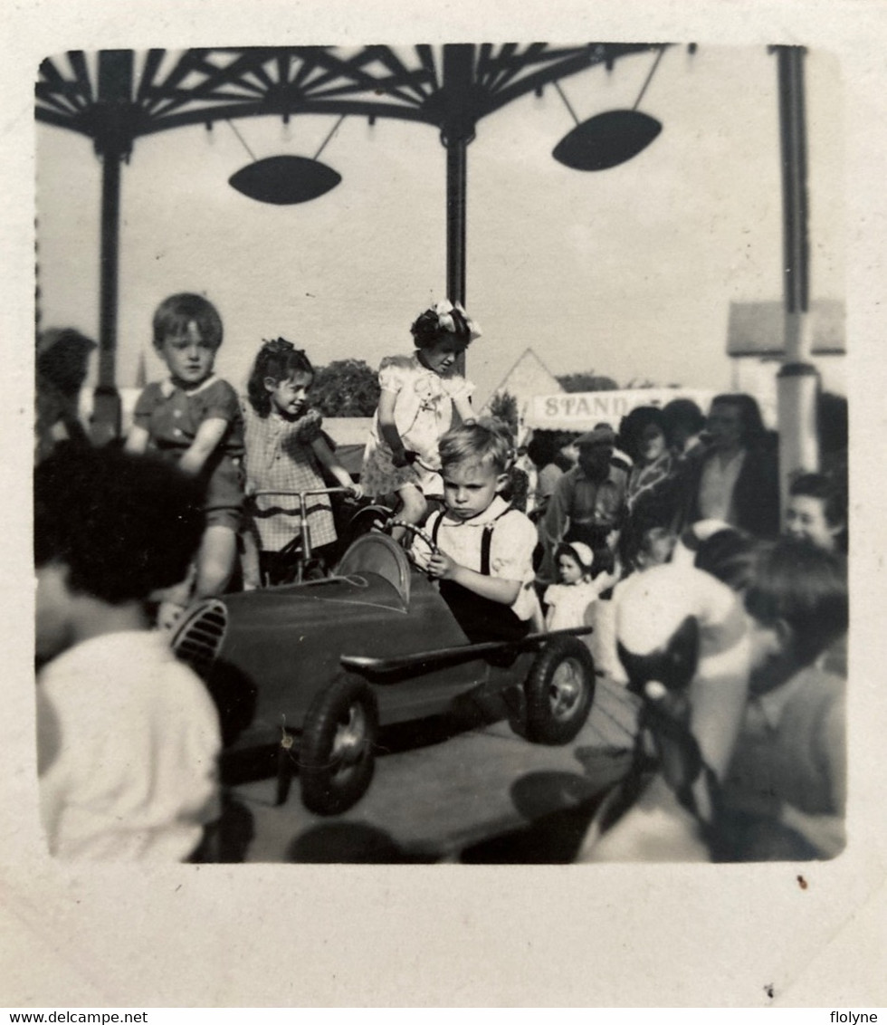 Jeux - Manège Carrousel - 2 Photos Anciennes - Petite Voiture , Fête Foraine - Games & Toys