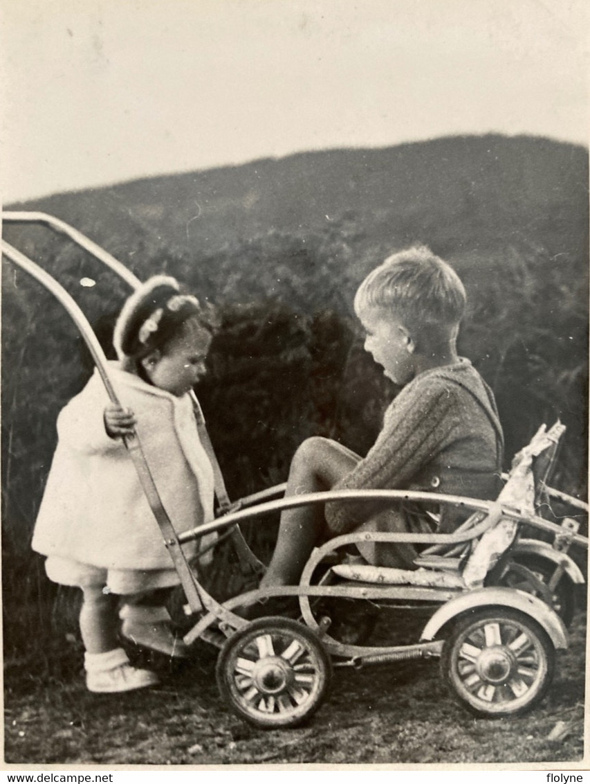 Jeux Jouets - Photo Ancienne - Enfant Dans Jeu à Pédale ? Poussette Landau Pram - Games & Toys