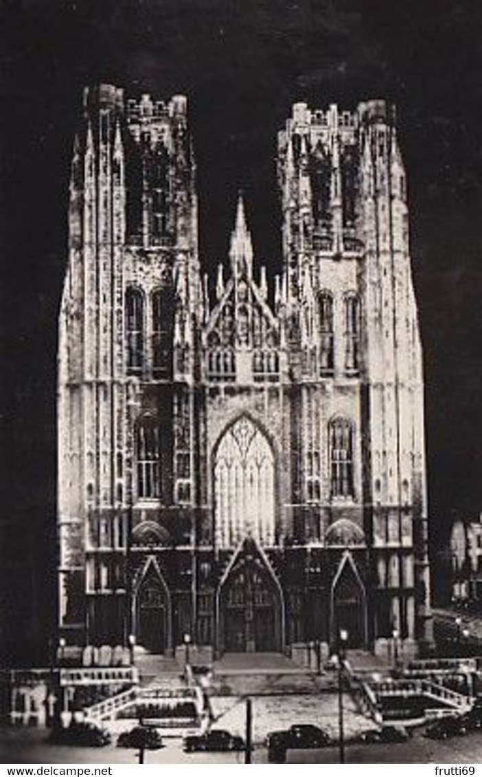 AK 061825 BELGIUM - Bruxelles - Eglise Collégiale Des SS. Michel Et Gudule - Bruxelles La Nuit