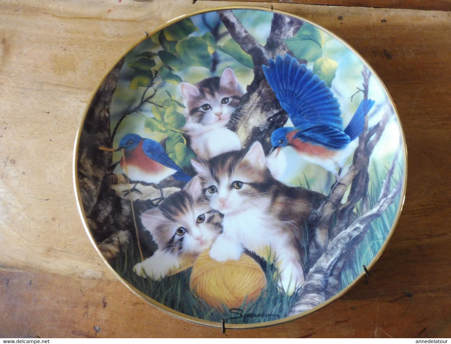 ASSIETTE Décorative  CHATS Et OISEAUX  édition Limitée N° GA 2166  Signé Sprovach "SPINNING A YARN" - Plates