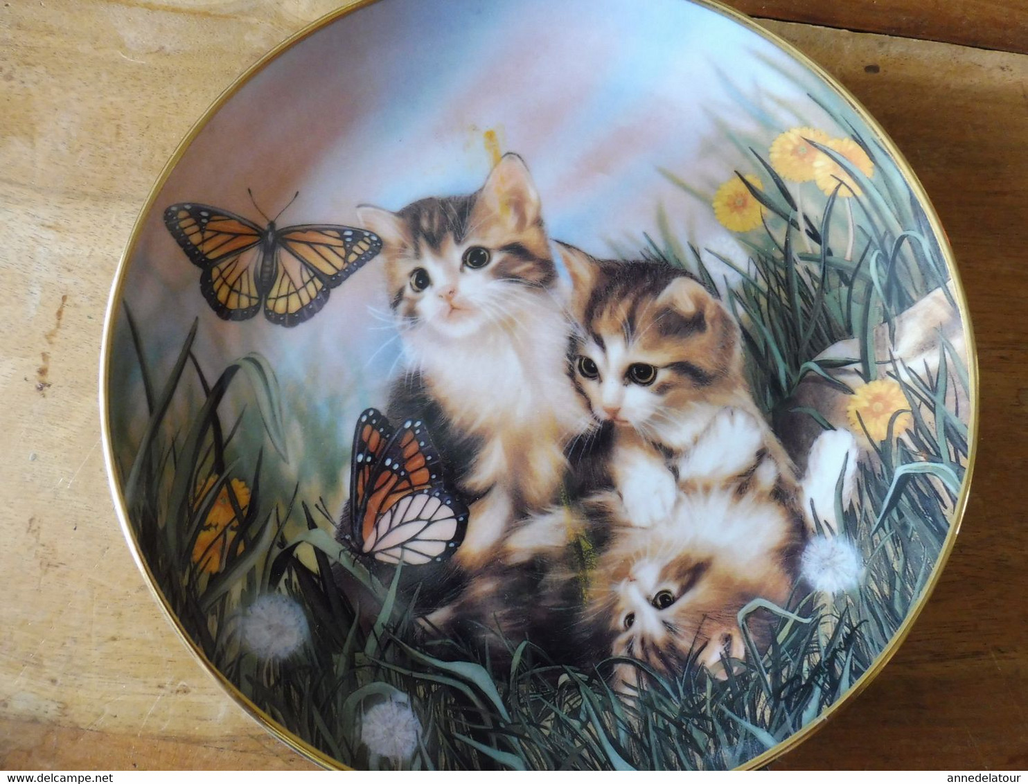 ASSIETTE Décorative  CHATS Et PAPILLONS  édition Limitée N° GA 2499  Signé Sprovach "CHASING BUTTERFLIES" - Piatti