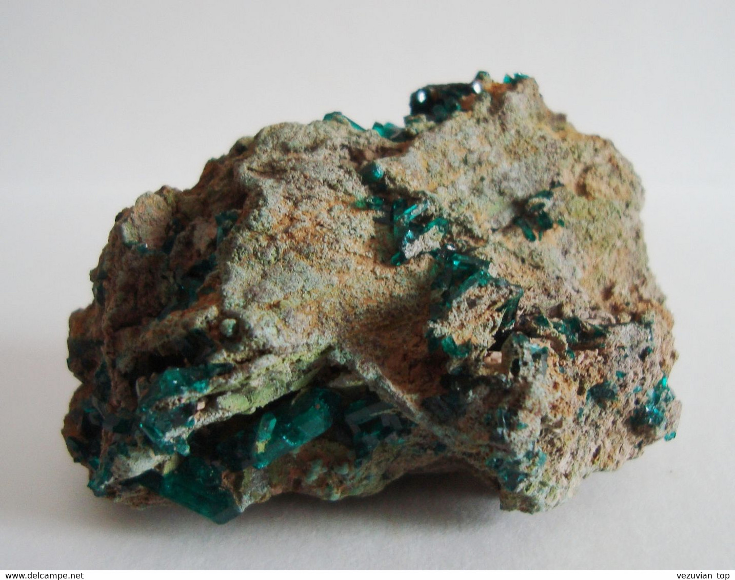 Dioptase Crystals On Matrix - Minéraux