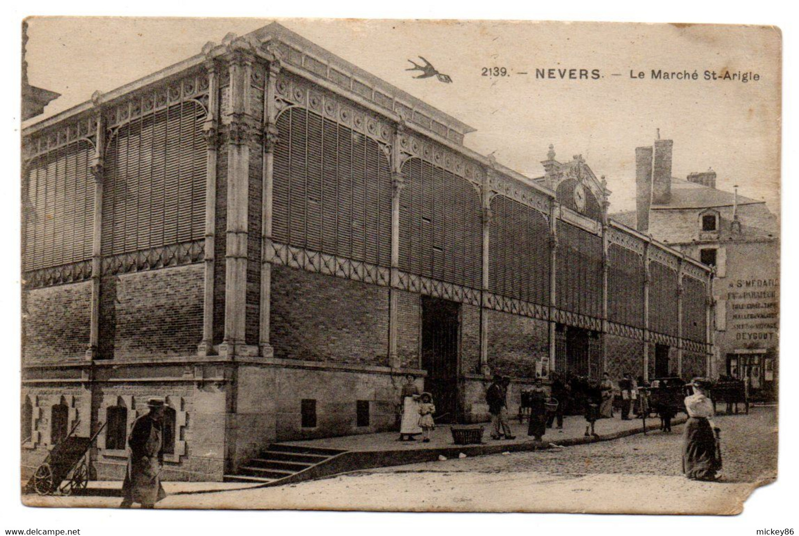 NEVERS --1915--Le Marché St Arigle  (animée) ..beau Cachet  ST  JUST --18...petit Manque En Bas à Droite.......à Saisir - Nevers