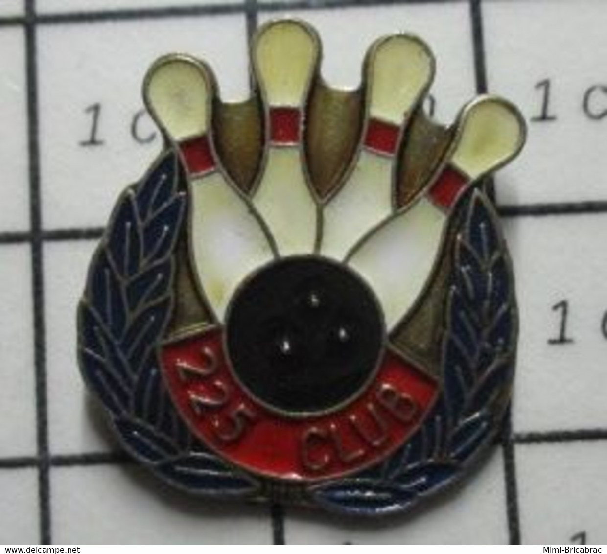 2917 Pin's Pins / Beau Et Rare / THEME : SPORTS / BOWLING QUILLES BOULE 225 CLUB - Bowling