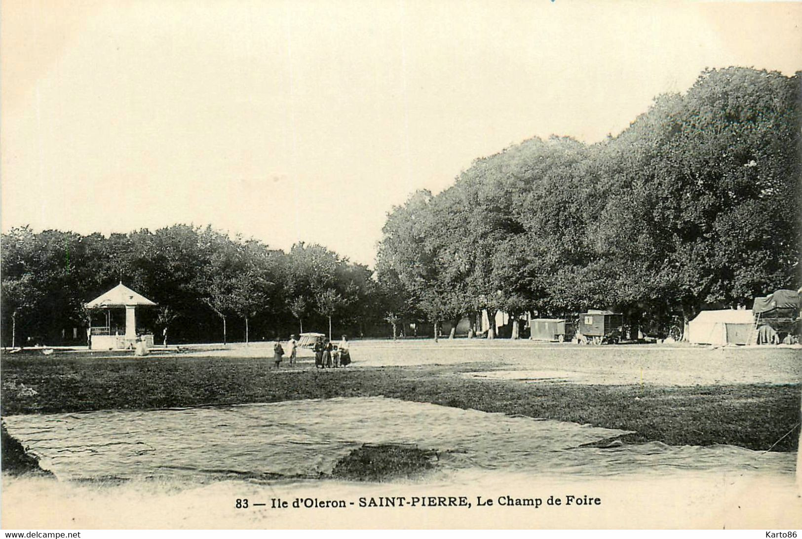 Ile D'oléron * St Pierre * Vue Sur Le Champ De Foire * Kiosque à Musique * Roulotte - Saint-Pierre-d'Oleron