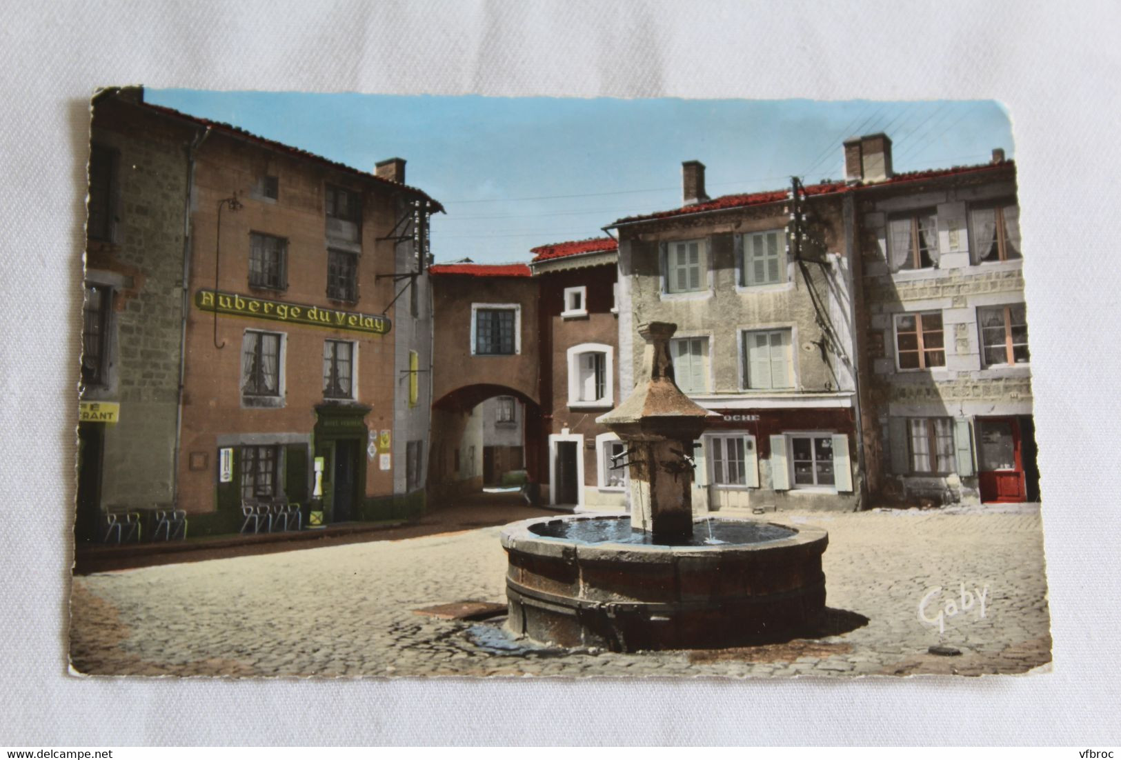 Cpsm 1958, Saint Didier En Velay, Place Du Marché Et Vieille Fontaine, Haute Loire 43 - Saint Didier En Velay