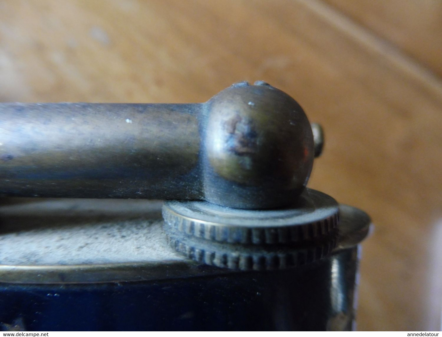 Ancien BRIQUET DE TABLE en cuivre (poinçon du Ministère des Finances)