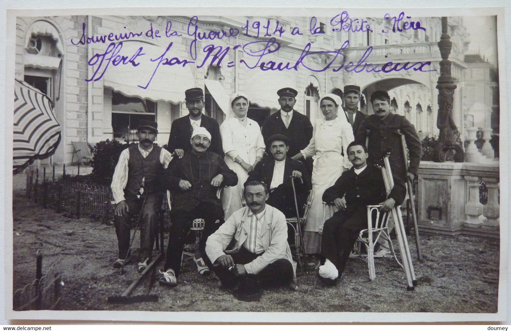 CARTE PHOTO - BLESSÉS EN CONVALESCENCE ET INFIRMIÈRES - HOPITAL MILITAIRE Á L'HOTEL CARLTON 1914-18 - CANNES - Cannes