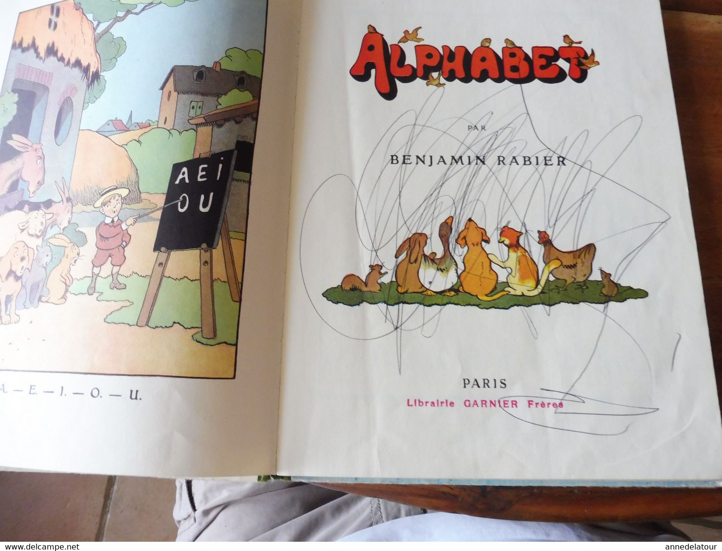 ALPHABET Par Benjamin Rabier  (édition 1978 France - Loisirs)  21 Images Intactes , Gribouillages Sur 7 Pages - 0-6 Jahre