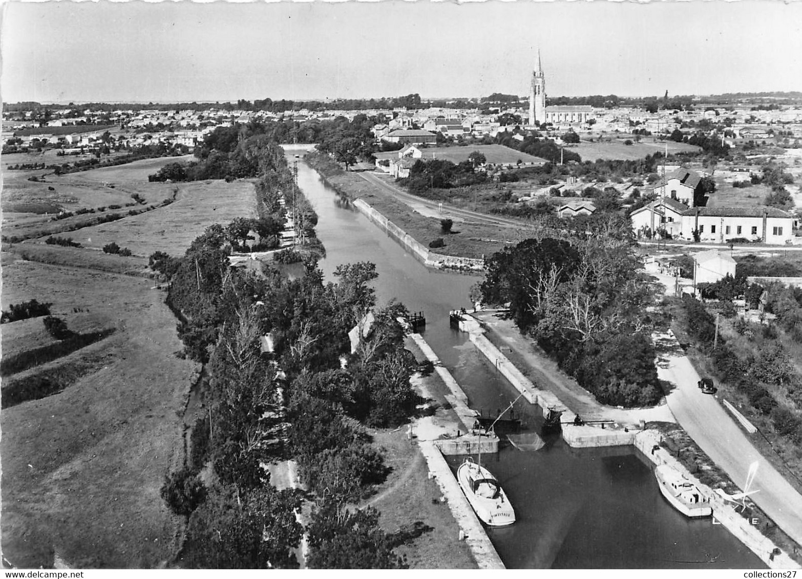 17-MARENNES- LE CANAL ET L'ECLUSE VUE DU CIEL - Marennes