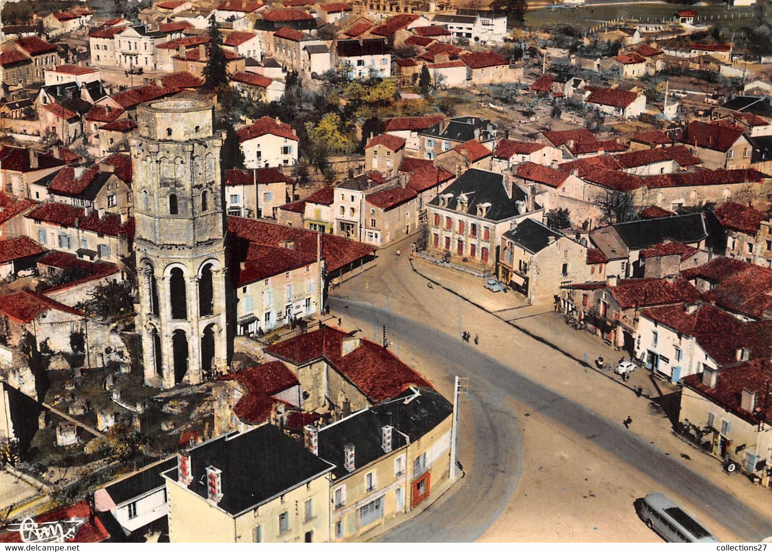 86-CHARROUX-VUE AERIENNE DE LA TOUR OCTOGONALE DITE DE CHARLEMAGNE - Charroux