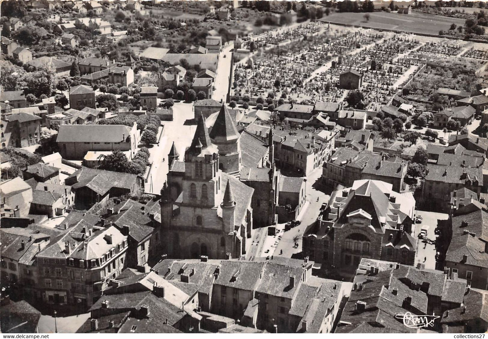 87-SAINT-JUNIEN- VUE AERIENNE L'EGLISE ET LA SALLE DES FÊTES - Saint Junien