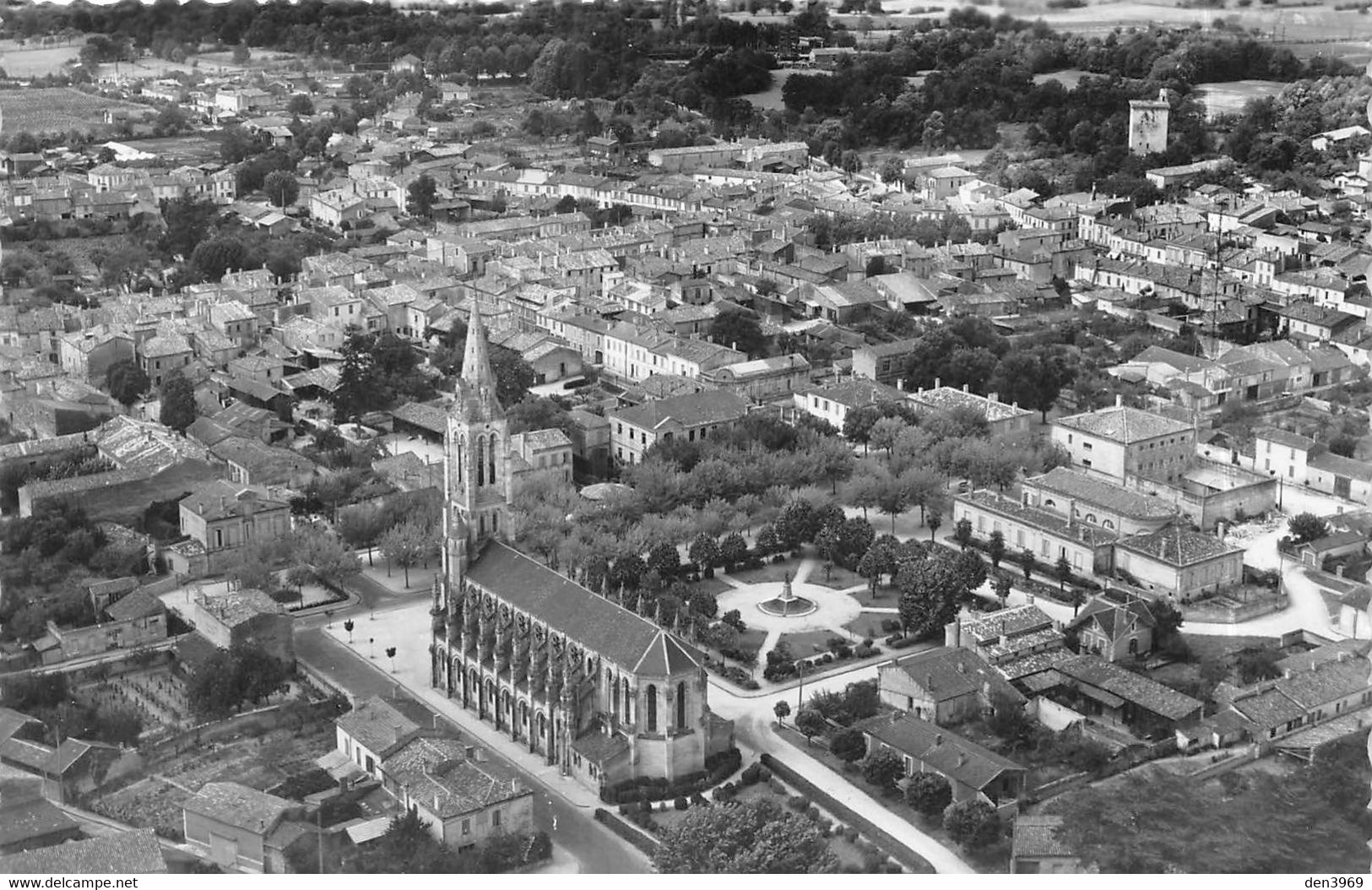 LESPARRE (Gironde) - Place Clémenceau Et L'église, Vue Aérienne - Lesparre Medoc