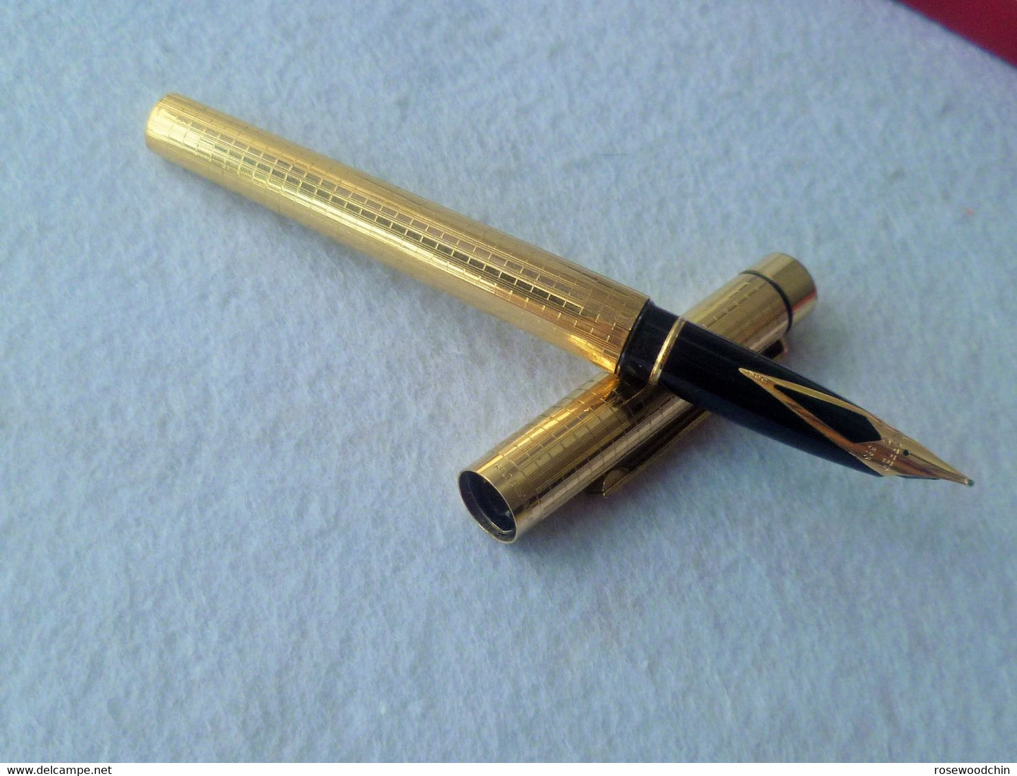 Vintage Sheaffer Targa 1007 Gold Electroplated Gold Nib Fountain Pen USA (#81) - Stylos