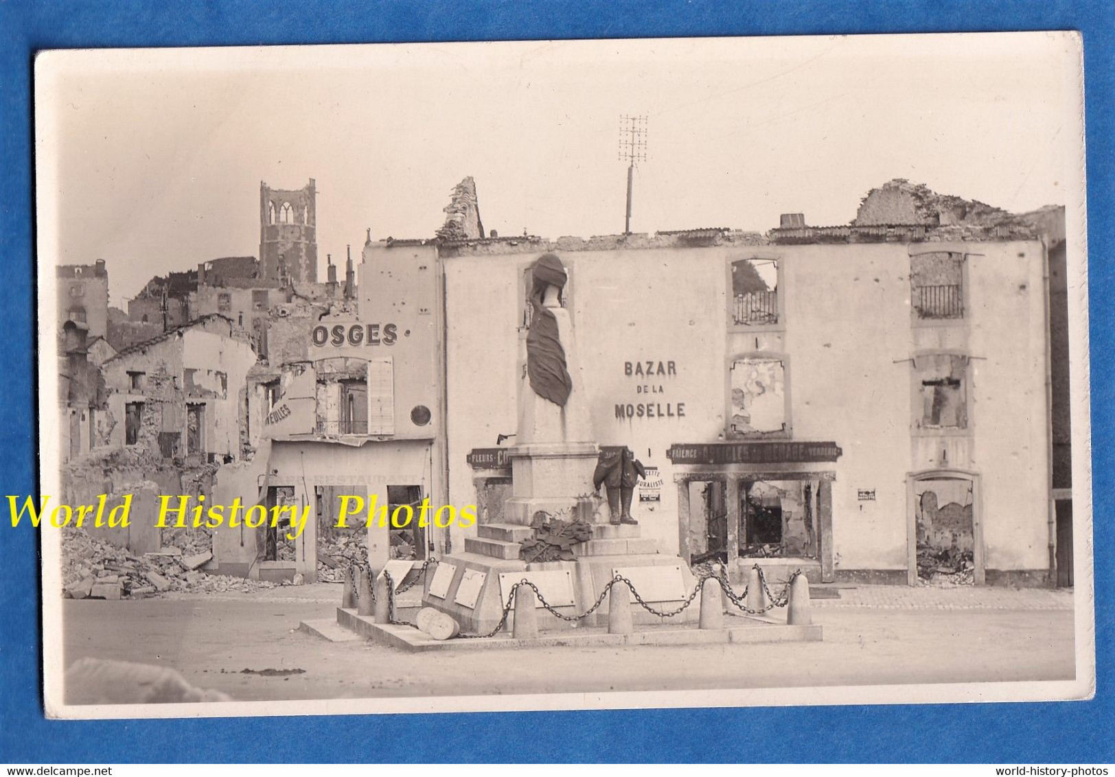 CPA Photo - CHATEL Sur MOSELLE - La Ville En Ruines En 1940 - WW2 Monument Aux Morts - Bazar De La Moselle - Chatel Sur Moselle