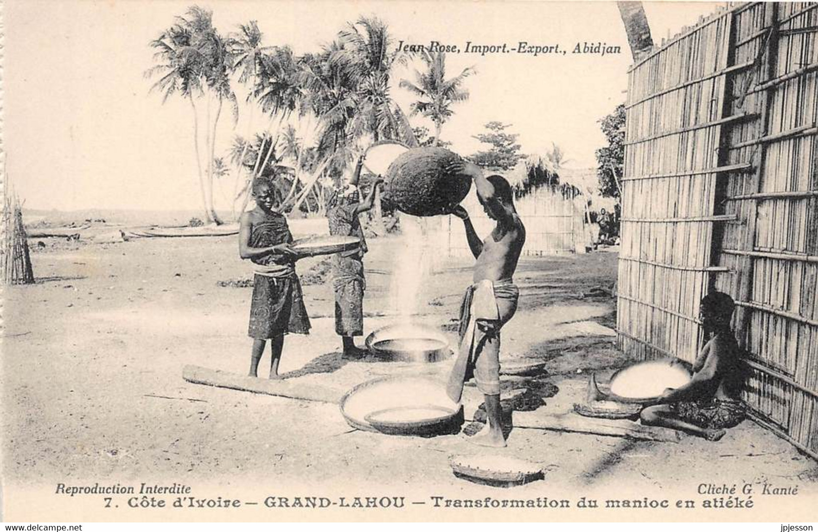 COTE D'IVOIRE - GRAND-LAHOU - TRANSFORMATION DU MANIOC EN ATIEKE - Côte-d'Ivoire