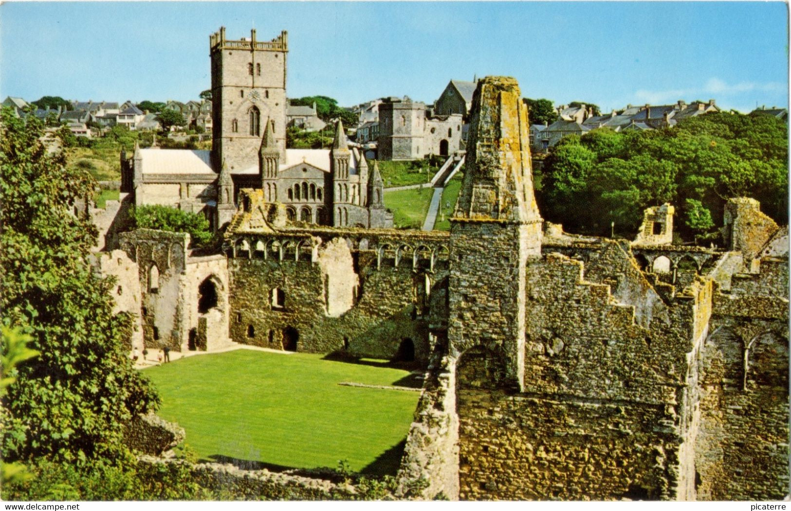 Bishop's Palace And The Cathedral, St. Davids (N.P.O.Dexter- W1313-58513C) - Pembrokeshire