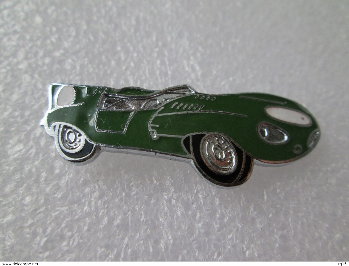 PIN'S    JAGUAR  TYPE D  24 HEURES DU MANS 1955  Email Grand Feu   43X16mm - Jaguar