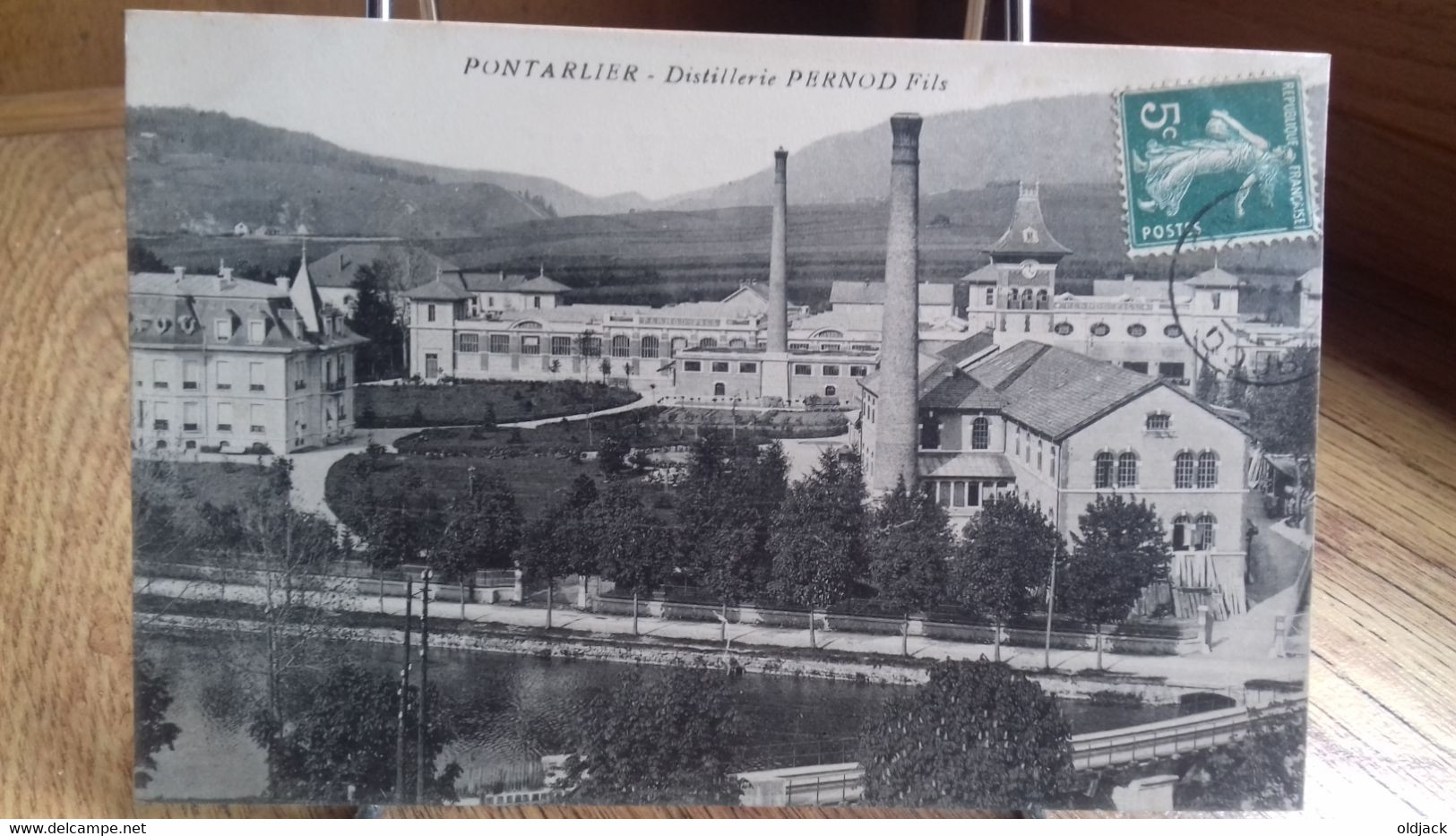 CPA -  PONTARLIER  - Distillerie Pernod Fils   (1910). ... (S25-22) - Pontarlier