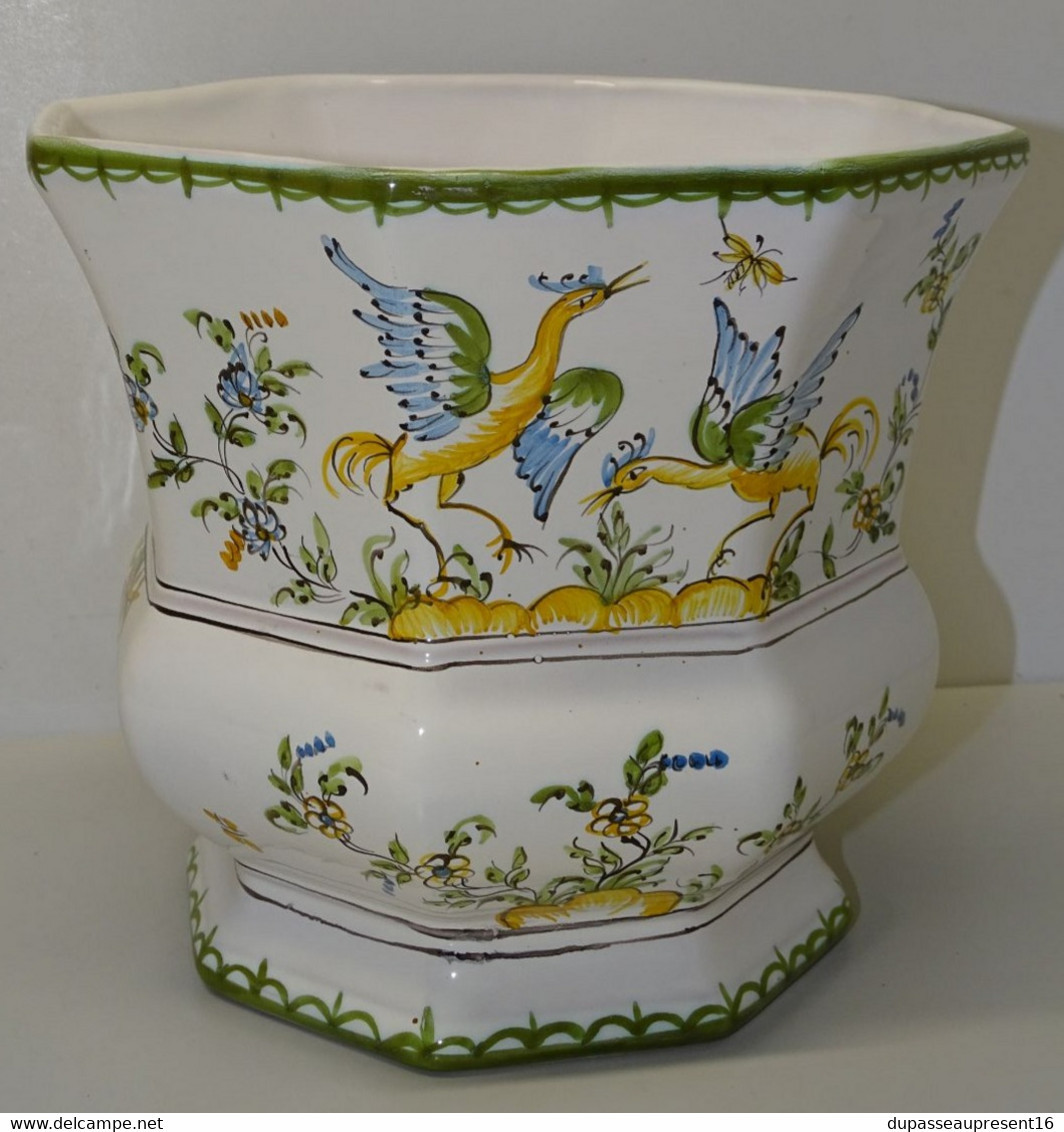 JOLI ANCIEN CACHE POT CERAMIQUE Marqué MOUSTIERS LALLIER décor D'OISEAUX COLLECTION DECO VITRINE XXe