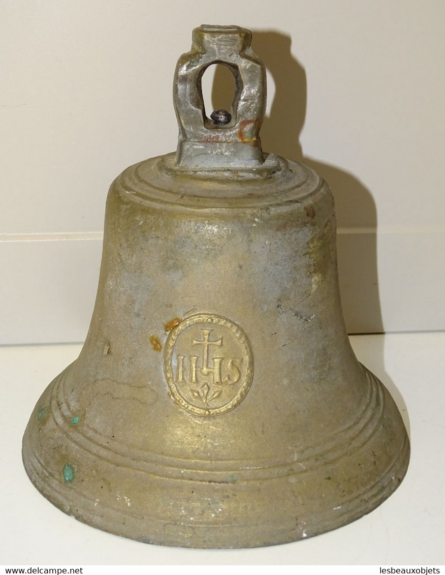 *BELLE ANCIENNE CLOCHE BRONZE De COUVENT Ou AUTRE EDIFICE RELIGIEUX IHS BELL   E - Glocken