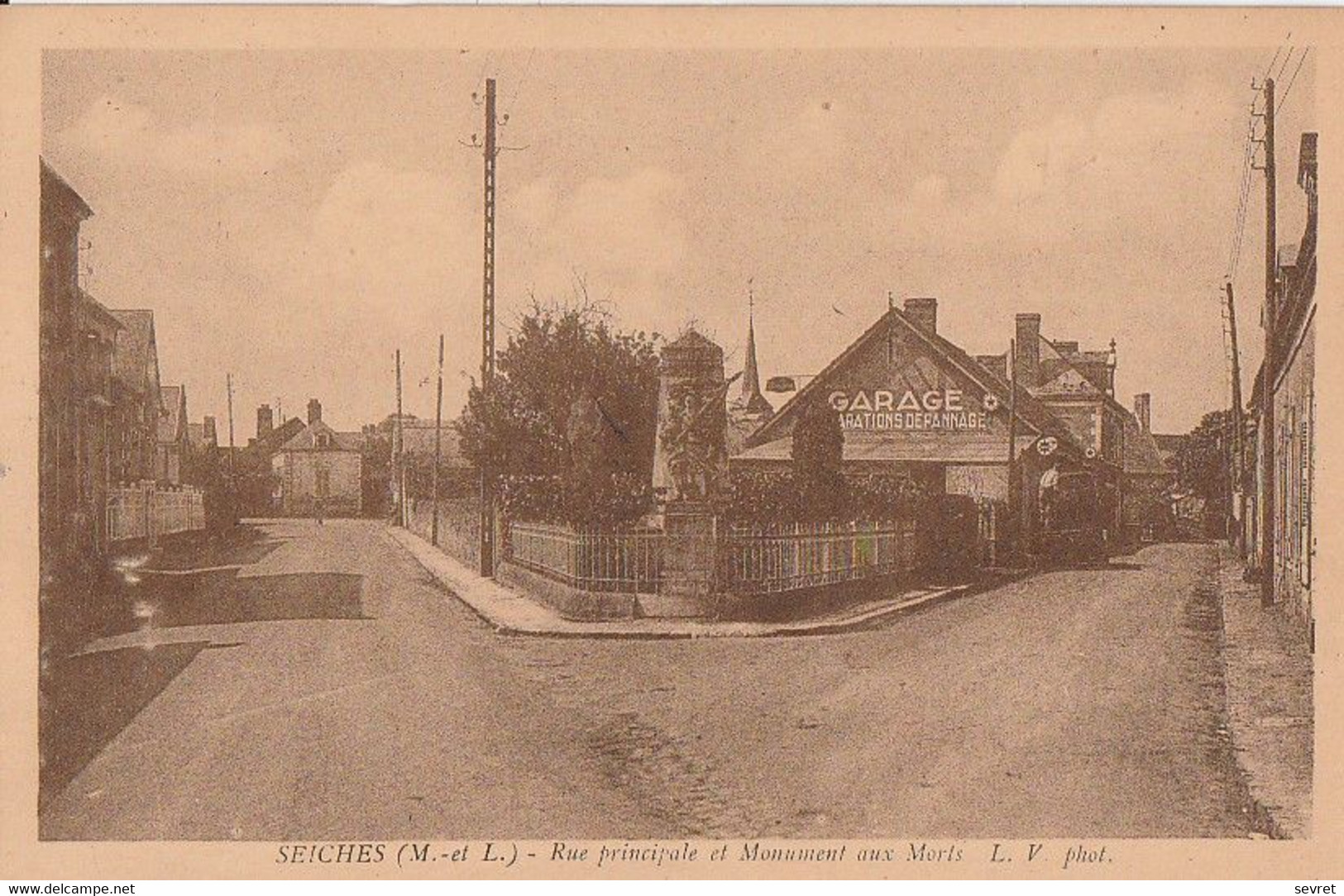 SEICHES. - Rue Principale Et Monument Aux Morts - Seiches Sur Le Loir