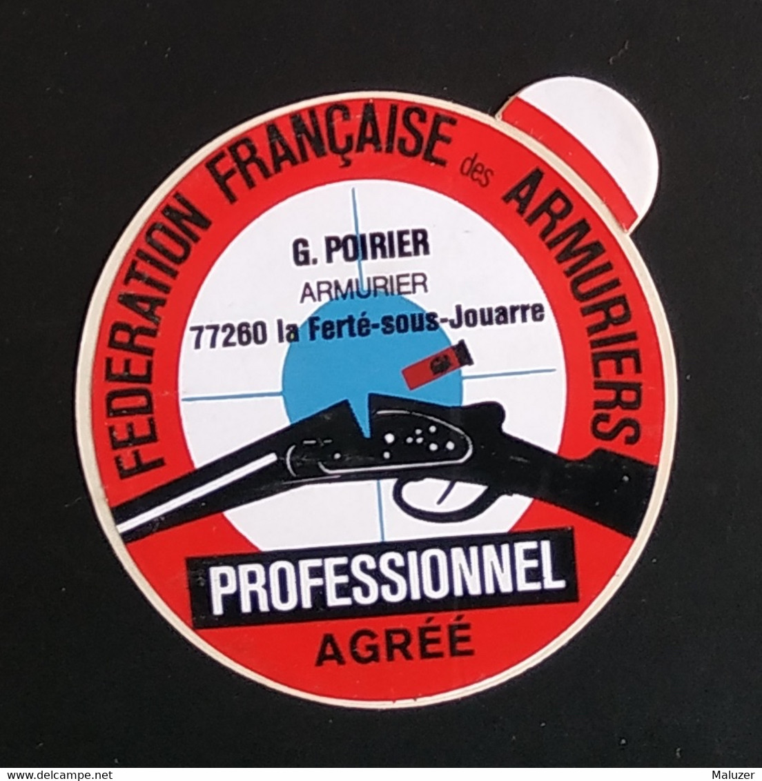 AUTOCOLLANT STICKER - FÉDÉRATION FRANÇAISE DES ARMURIERS - LA FERTE SOUS JOUARRE 77 SEINE-ET-MARNE - G. POIRIER ARMES - Stickers