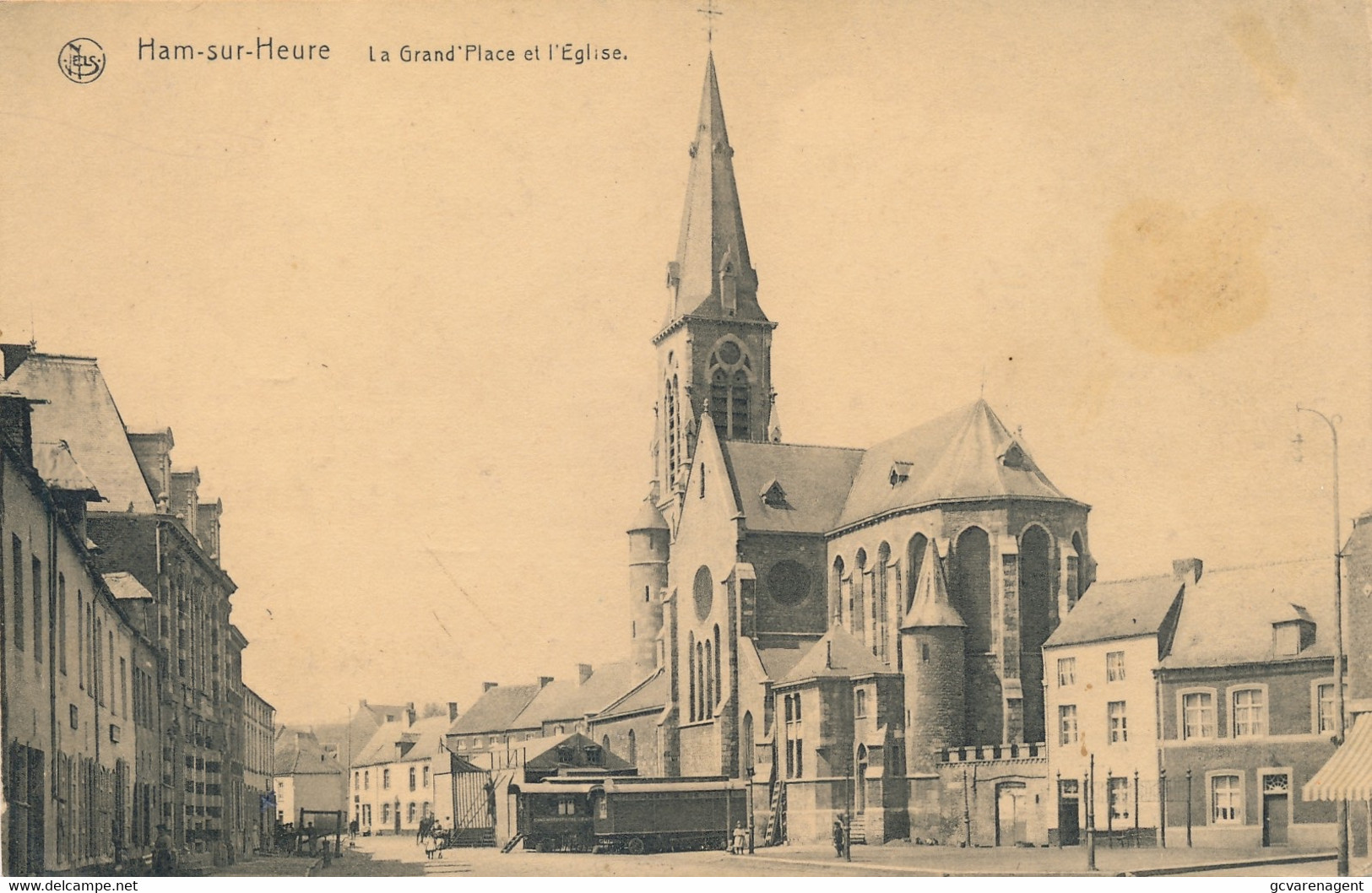 HAN SUR HEURE   LA GRAND'PLACE ET L'EGLISE   ( FELDPOST 1918 )      2 SCANS - Ham-sur-Heure-Nalinnes