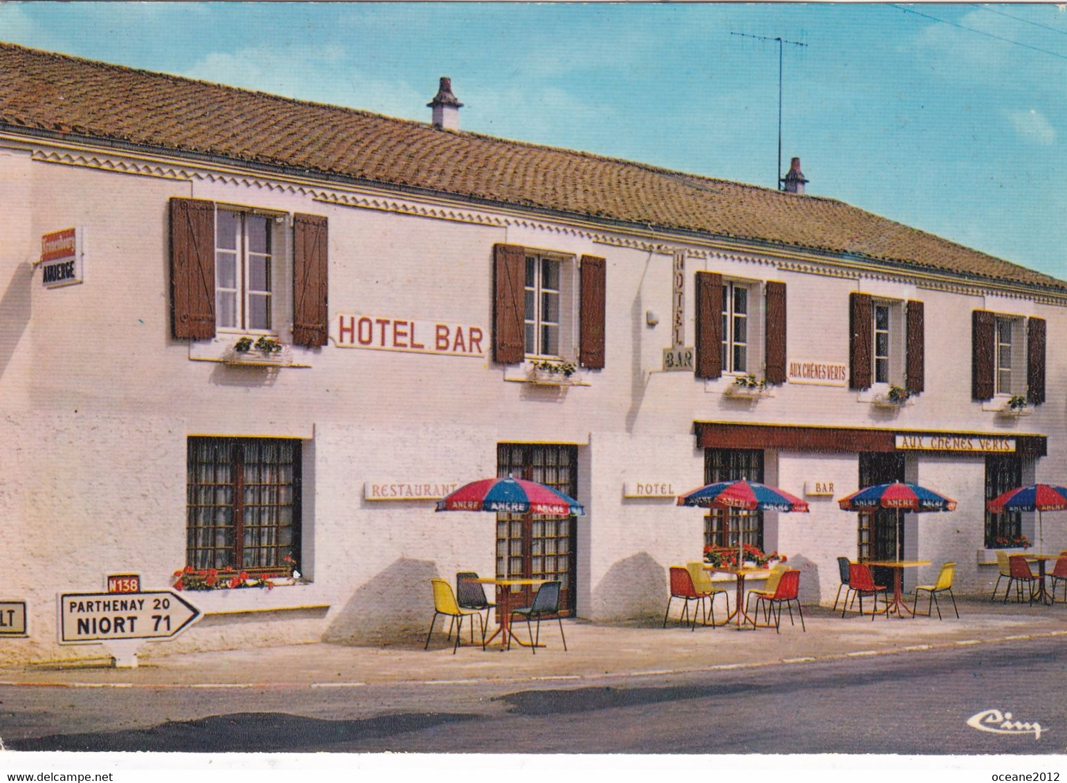 79 Airvault. La Maucarriere. Hotel Aux Chênes Verts - Airvault