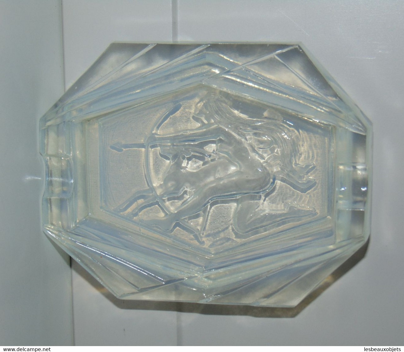 *CENDRIER VERRE OPALESCENT SIGNE ASTROLOGIQUE SAGITTAIRE COLLECTION DECO XXe  E