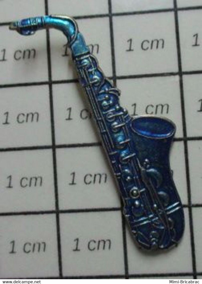 1316B Pin's Pins / Beau Et Rare / THEME : MUSIQUE / GRAND SAXO BLEU METAL - Musique