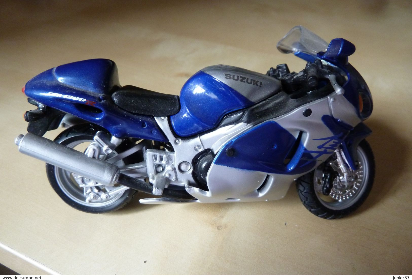 2 motos Maisto Suzuki GSX ZR et Hayabusa GSX