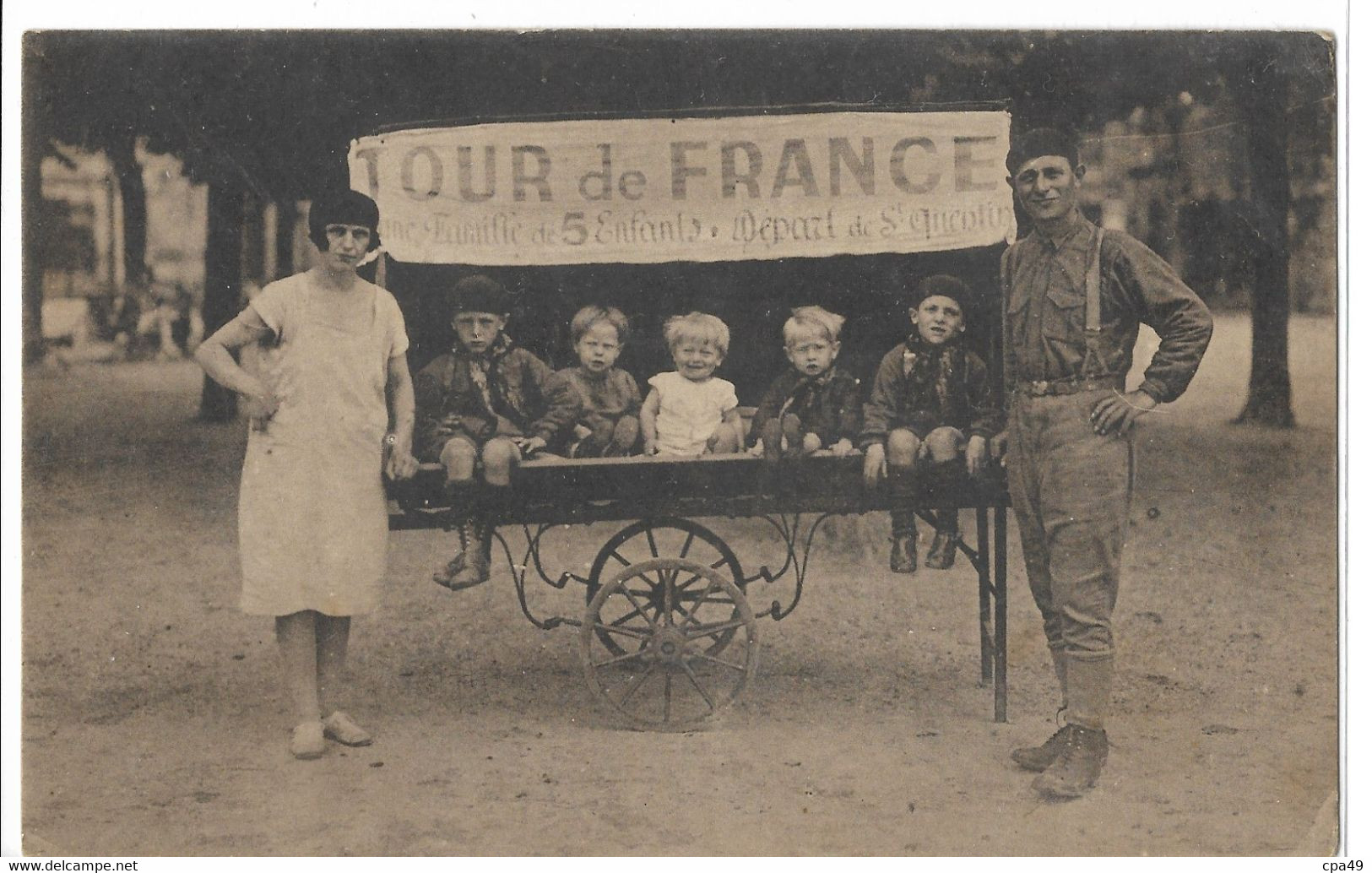 02  TOUR DE FRANCE UNE FAMILLE DE 5 ENFANTS  DEPART DE ST QUENTIN - Non Classés