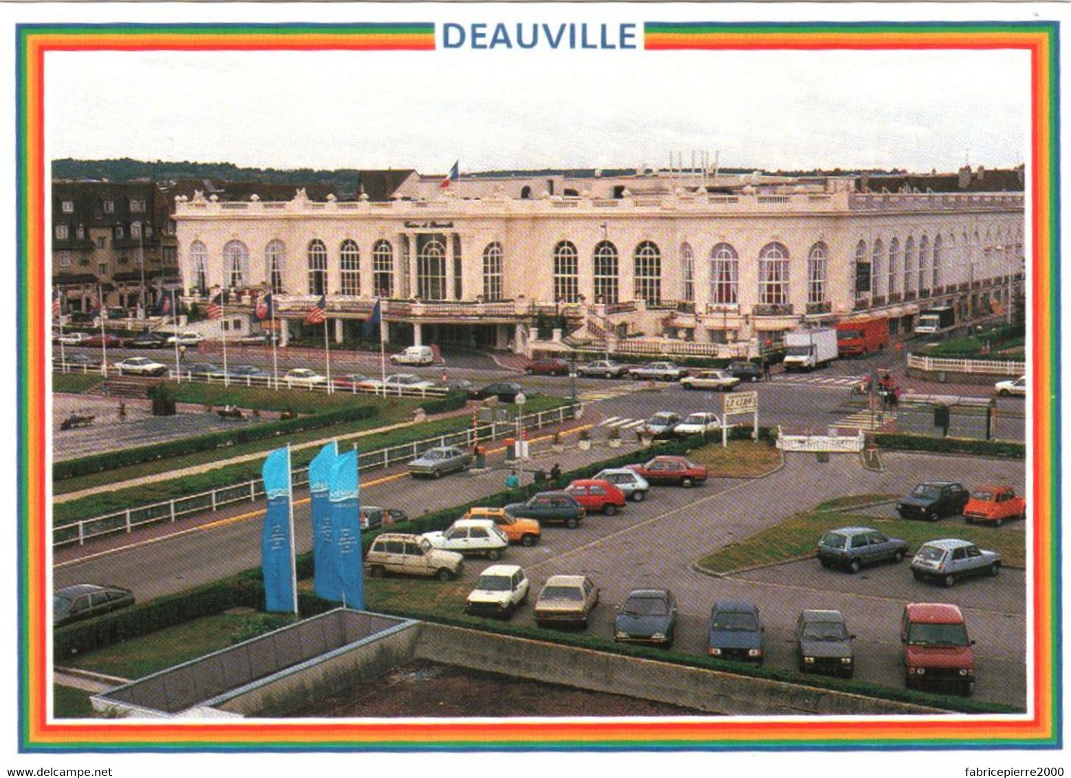 CPM 14 (Calvados) Deauville - Voitures Et Camions Devant Le Casino TBE - Casinos